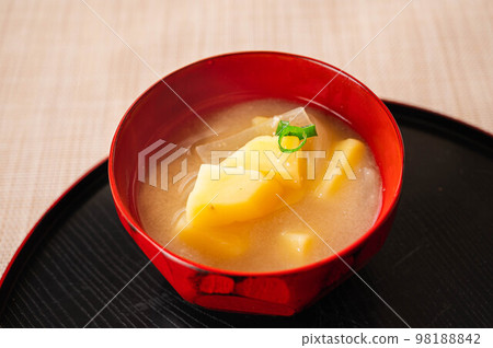 紅碗土豆味噌湯 紅碗土豆味噌湯 98188842