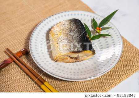 Salt-grilled herring with roe Salt-grilled herring with roe 98188845