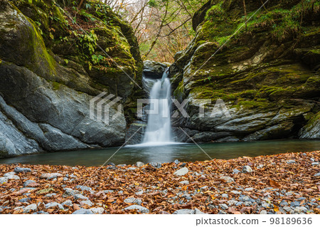 [Tokushima] Waterfall near Okuiya Double Kazura Bridge 98189636