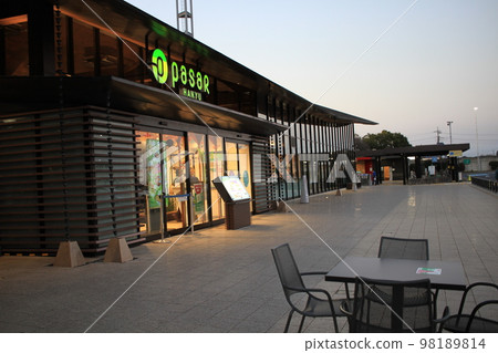 漢宇停車場風景 漢宇停車場風景 98189814