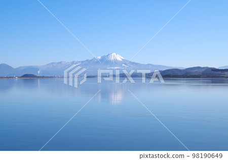 sunny sanin region of japan 98190649