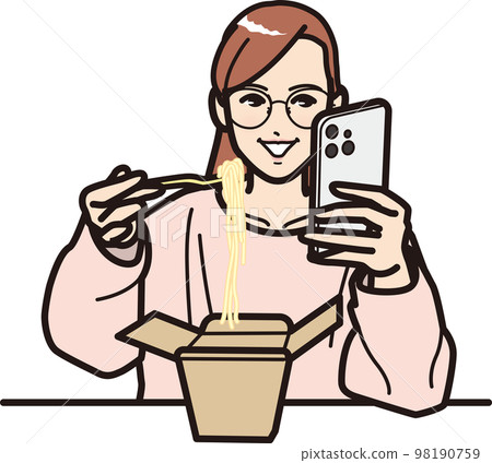 一個戴眼鏡的女孩在外賣盒裡吃意大利面時看著智能手機 98190759
