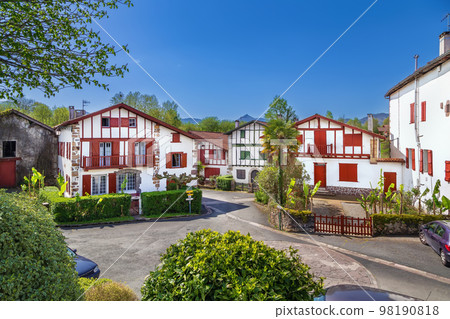 Street in Ainhoa, Pyrenees-Atlantiques, France 98190818
