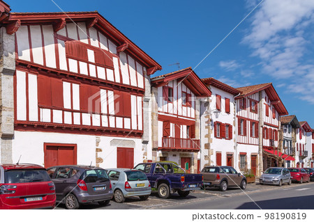 Street in Ainhoa, Pyrenees-Atlantiques, France 98190819