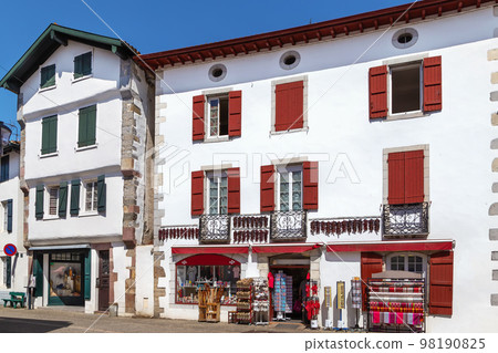 Street in  Espelette, Pyrenees-Atlantiques, France 98190825