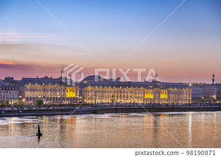 View of Bordeaux city center, France View of Bordeaux city center, France 98190871