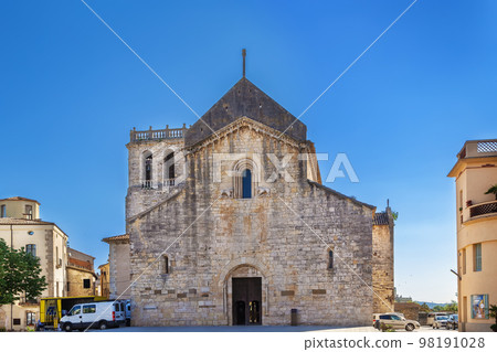 Sant Pere, Besalu, Spain 98191028