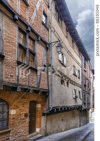 Street in Albi, France 98191048
