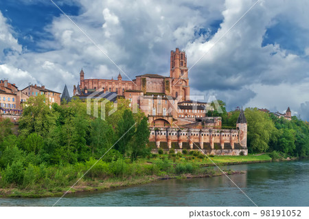 View of Albi cathedral, France View of Albi cathedral, France 98191052