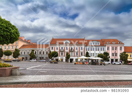 Town hall square, Vilnius, Lithuania 98191093
