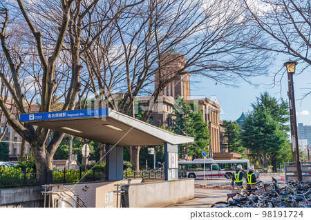 Station names changed from Nagoya Municipal Subway "Nagoya Castle" station and "Shiyakusho" station <Nagoya City, Aichi Prefecture> 98191724
