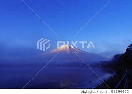 Mt.Fuji in early morning covered in morning mist Mt.Fuji in early morning covered in morning mist 98194435