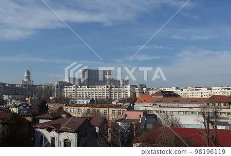 Frontal view of the Parlament Palace in Bucharest, Romania. 98196119