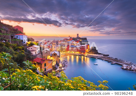 Vernazza, La Spezia, Liguria, Italy in Cinque Terre Vernazza, La Spezia, Liguria, Italy in Cinque Terre 98196248