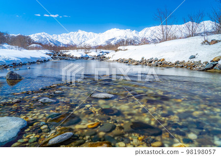 [Winter material] Winter scenery of Hakuba Village [Nagano Prefecture] 98198057