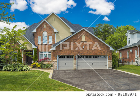 Custom built luxury house in the suburbs of Toronto, Canada. Custom built luxury house in the suburbs of Toronto, Canada. 98198971