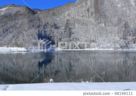 Nakanishi湖在冬天 98199111