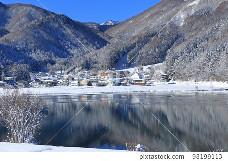 Lake Nakanishi in winter 98199113