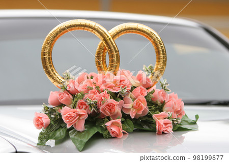 Wedding rings on the car with beautiful bunch of flowers Wedding rings on the car with beautiful bunch of flowers 98199877