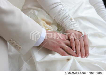 Bride and groom hands with golden rings Bride and groom hands with golden rings 98199880