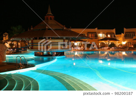 Swimming pool at night 98200187