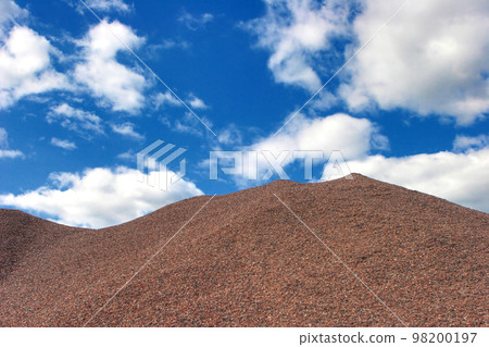 Granite-sifting hill and sky Granite-sifting hill and sky 98200197