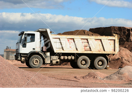Working lorry Working lorry 98200226
