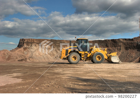 The heavy building bulldozer The heavy building bulldozer 98200227