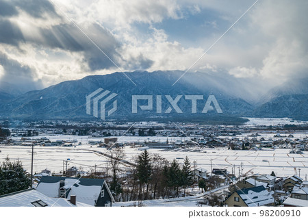 雪景、北阿爾卑斯和天使之梯[安曇野] 98200910