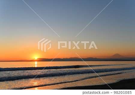 Kanagawa Prefecture Katase Kaigan Nishihama and Mt. Fuji Sunset Scenery Kanagawa Prefecture Katase Kaigan Nishihama and Mt. Fuji Sunset Scenery 98201085