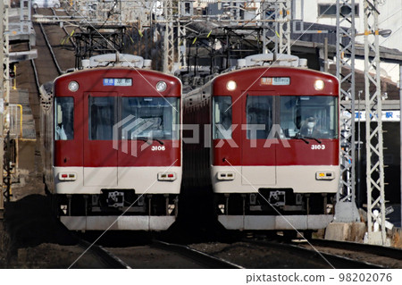 Passing each other 98202076