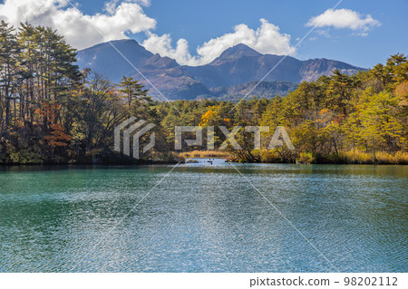 秋天的五色沼沼澤 毗沙門沼 秋天的五色沼沼澤 毗沙門沼 98202112