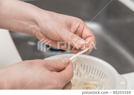 【豆芽去根】 98203589