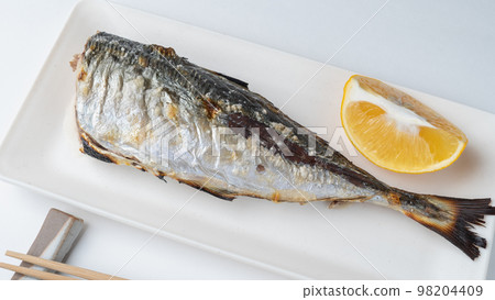 與鹽的烤馬鯖魚 98204409