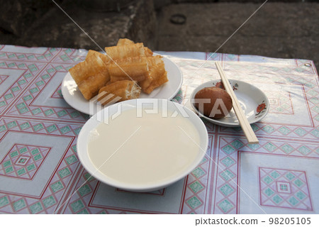 Chinese breakfast Soybean milk and Yutiao (Lijiang, Yunnan) Chinese breakfast Soybean milk and Yutiao (Lijiang, Yunnan) 98205105