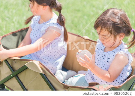 Children and dads playing ball in the park (infants, children, intellectual education) Children and dads playing ball in the park (infants, children, intellectual education) 98205262