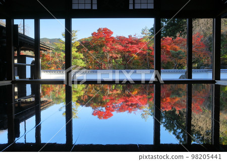 Kawauchi-cho, Kiryu City, Gunma Prefecture, at Houtoku-ji Temple, a famous place for autumn leaves Kawauchi-cho, Kiryu City, Gunma Prefecture, at Houtoku-ji Temple, a famous place for autumn leaves 98205441