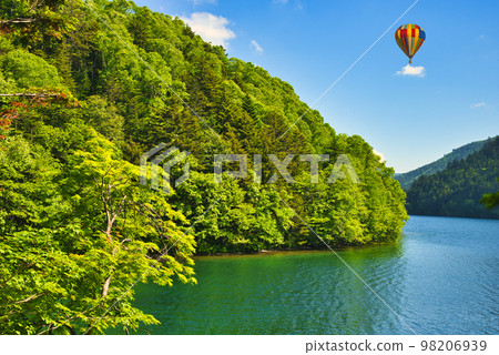 Beautiful Lake Shikaribetsu in Daisetsuzan National Park 98206939