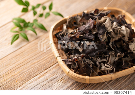 Domestically-produced dried cloud ear fungus (wood ear) 98207414