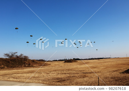 1st Airborne Brigade descent training begins 1st Airborne Brigade descent training begins 98207618