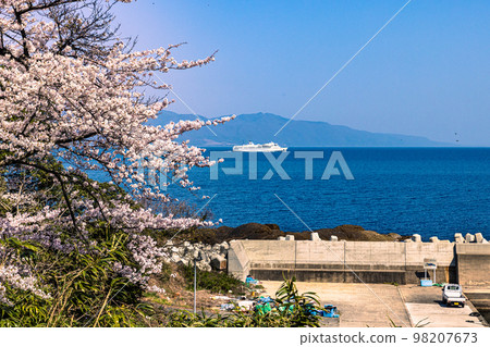 [Niigata Prefecture/Sado] Early Spring Sado Route/Ryotsu Bay April 98207673
