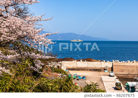 [Niigata Prefecture/Sado] Early Spring Sado Route/Ryotsu Bay April 98207675