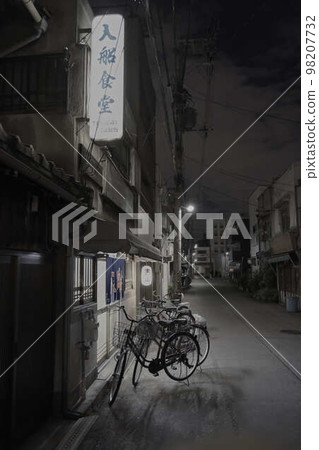 晚上的西成 晚上的西成 98207732