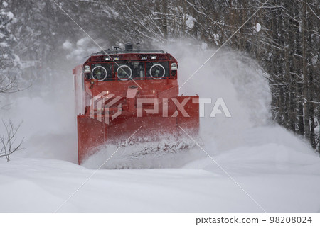 Kiya 291 running while removing snow on the track Kiya 291 running while removing snow on the track 98208024