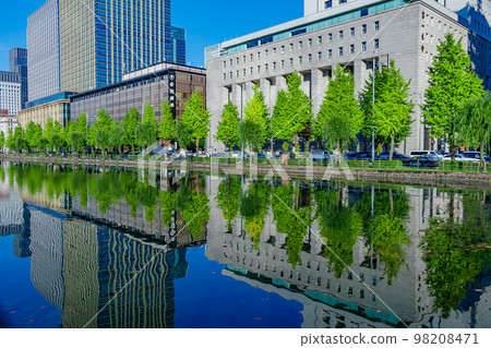 [Urban scenery of Tokyo] Hibiya moat and urban scenery around Marunouchi 98208471