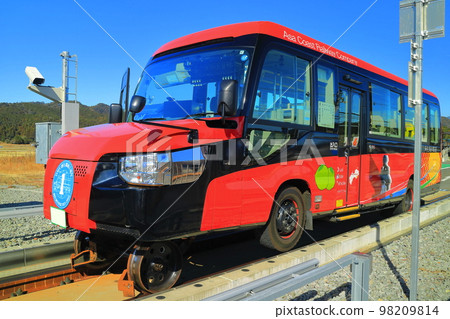 [Tokushima Prefecture] DMV Mode Interchange (Asa Kaigan Railway Awa-Kainan Station) 98209814