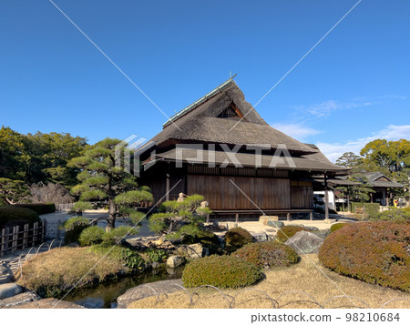 [Three Great Gardens of Japan] Okayama Korakuen in December (Enyotei) 98210684
