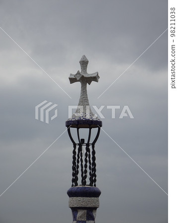 [Spain] Double cross in Park Guell (Barcelona) 98211038