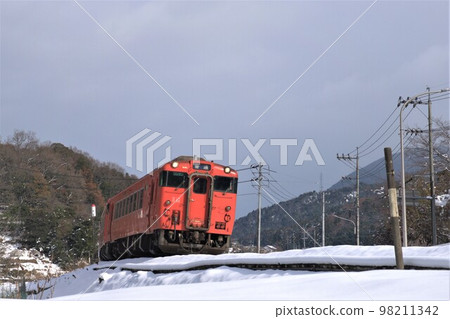 Geibi Line on a Winter Day Between Kariya and Shirakiyama Geibi Line on a Winter Day Between Kariya and Shirakiyama 98211342