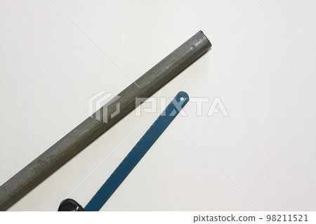 iron pipe and saw iron pipe and saw 98211521